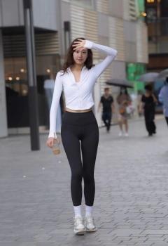 写真黑色紧身瑜伽服美女