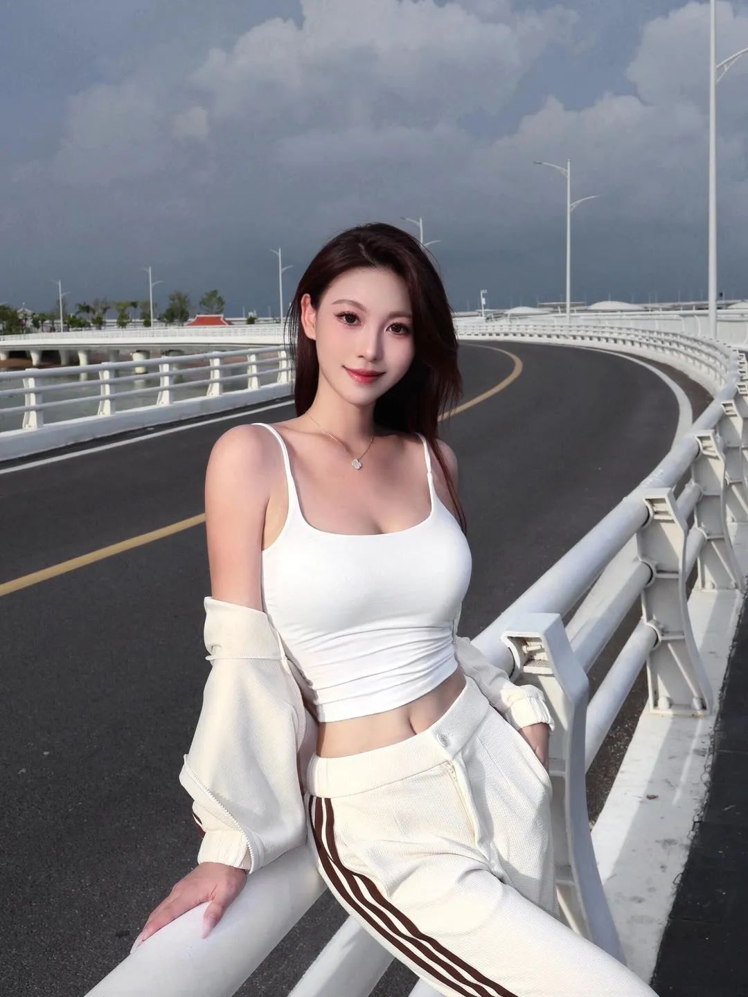 韩国极品少妇，性感丰满身材，紧身瑜伽裤yyds！
